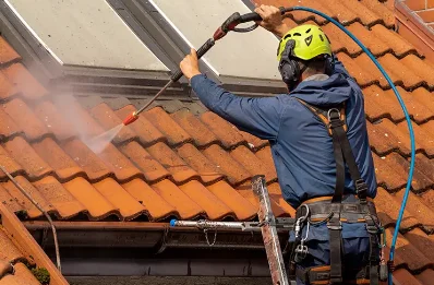 Démoussage et hydrofuge de toiture à Sumène